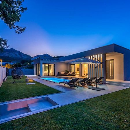 Villa Oasis - Your Luxury Home Away From Home Celopeci 외부 사진