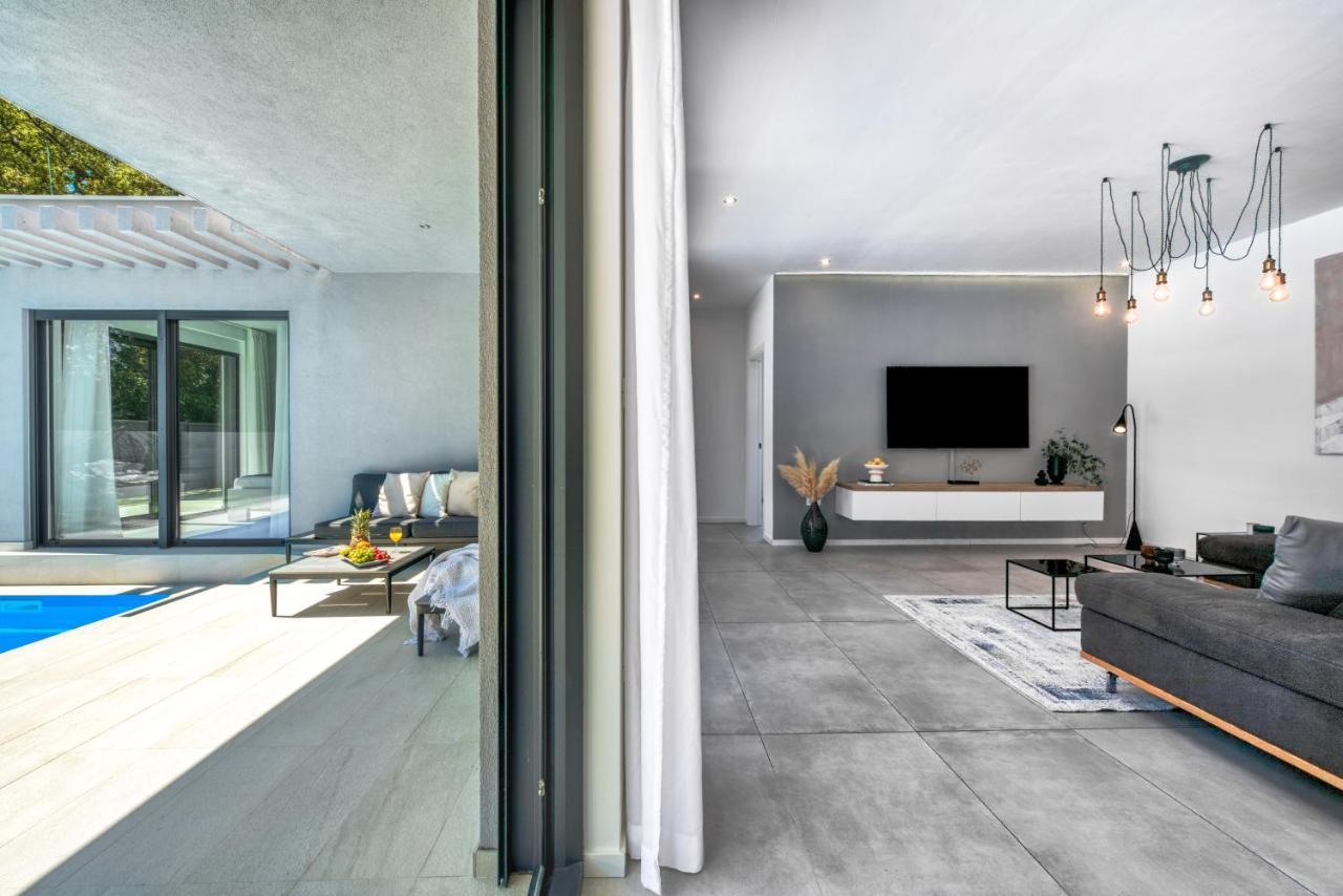 Villa Oasis - Your Luxury Home Away From Home Celopeci 외부 사진