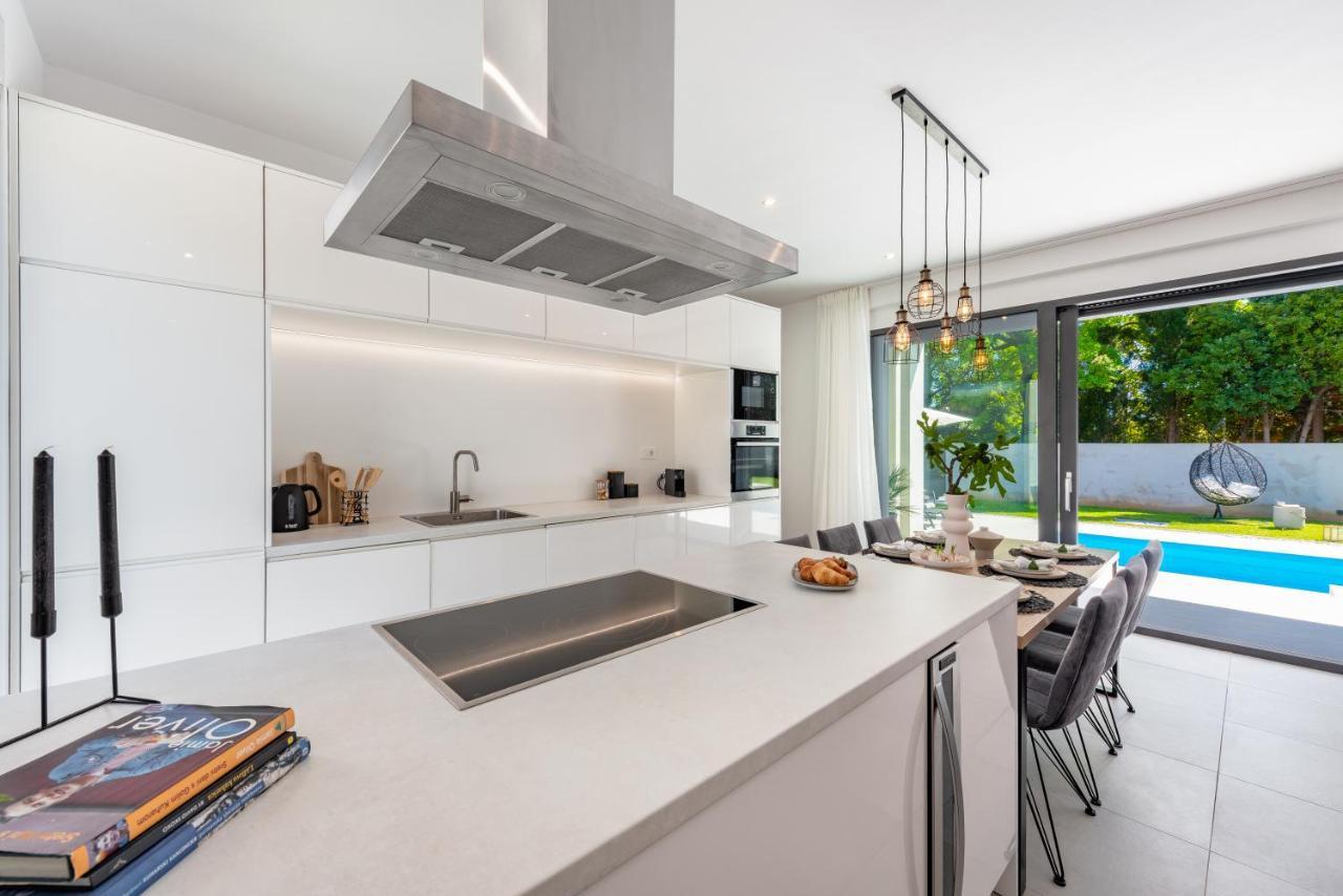 Villa Oasis - Your Luxury Home Away From Home Celopeci 외부 사진