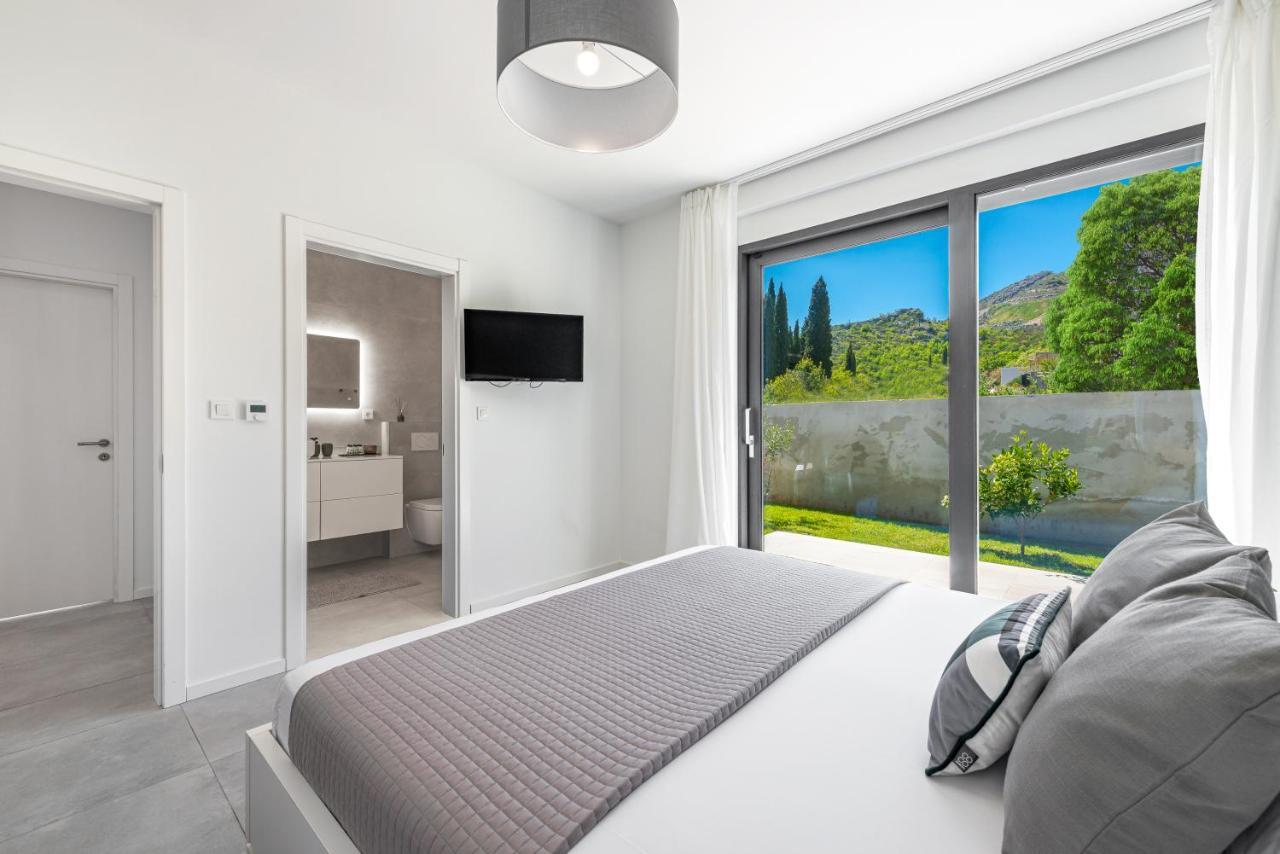 Villa Oasis - Your Luxury Home Away From Home Celopeci 외부 사진