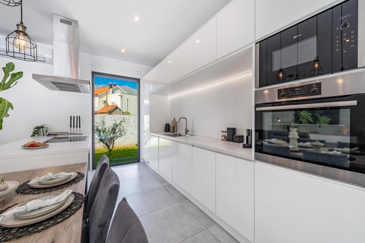 Villa Oasis - Your Luxury Home Away From Home Celopeci 외부 사진