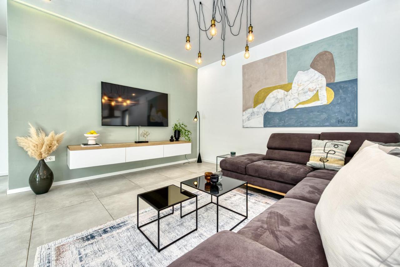 Villa Oasis - Your Luxury Home Away From Home Celopeci 외부 사진