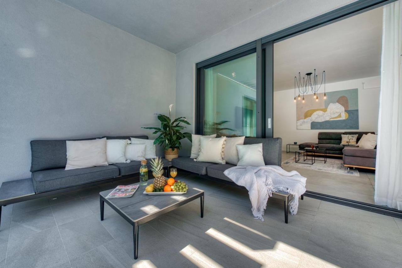 Villa Oasis - Your Luxury Home Away From Home Celopeci 외부 사진