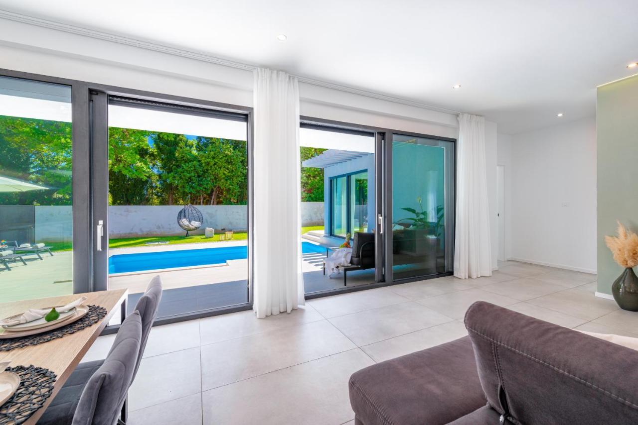 Villa Oasis - Your Luxury Home Away From Home Celopeci 외부 사진