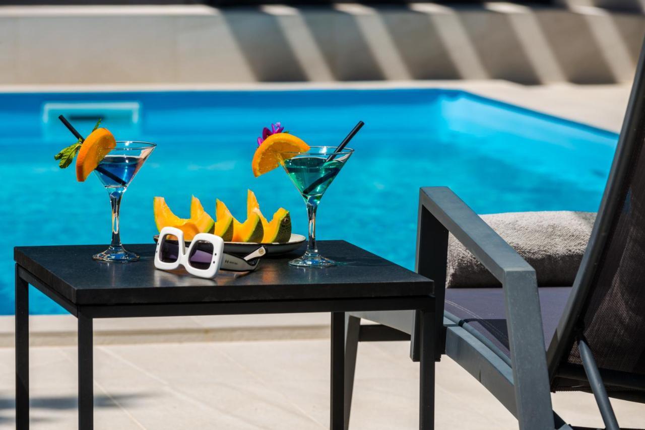 Villa Oasis - Your Luxury Home Away From Home Celopeci 외부 사진