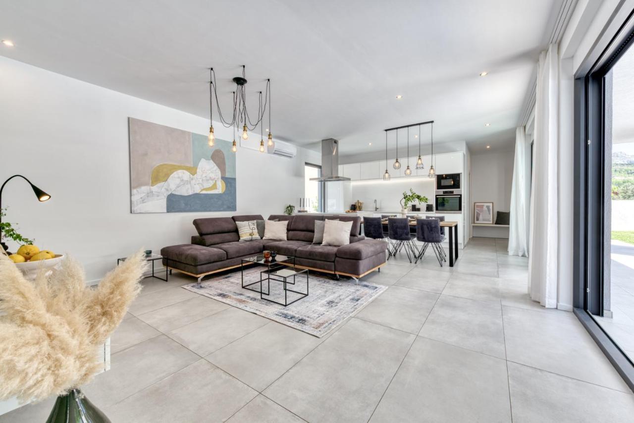 Villa Oasis - Your Luxury Home Away From Home Celopeci 외부 사진