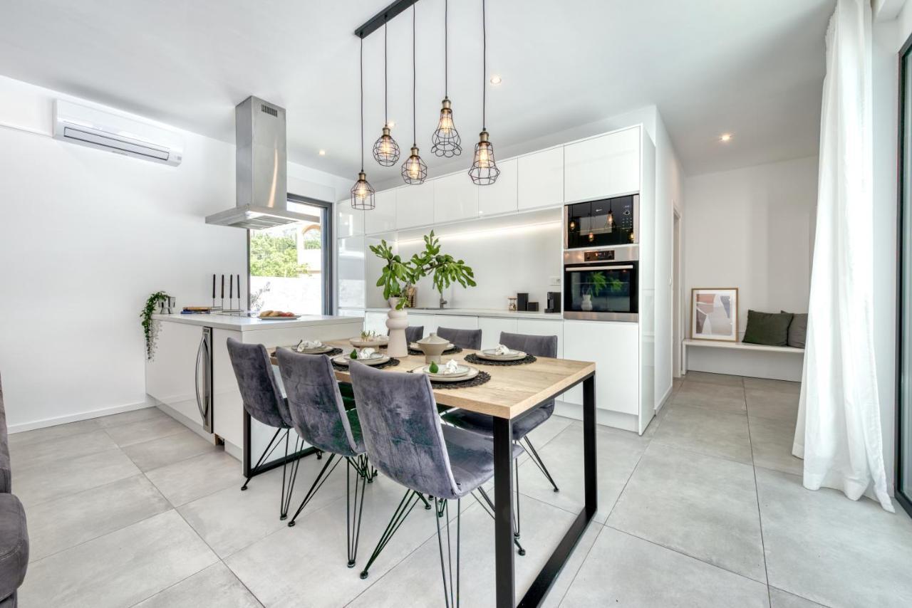 Villa Oasis - Your Luxury Home Away From Home Celopeci 외부 사진