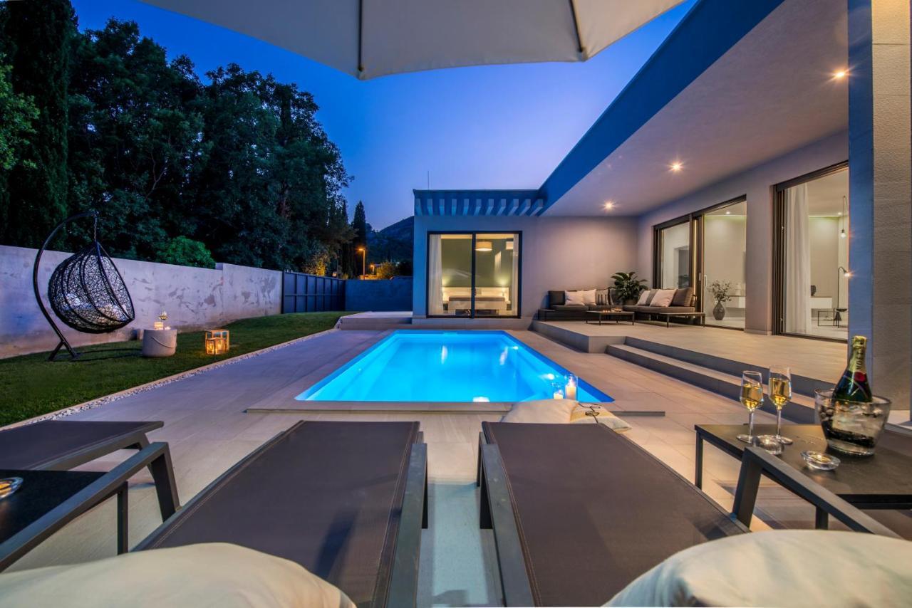 Villa Oasis - Your Luxury Home Away From Home Celopeci 외부 사진